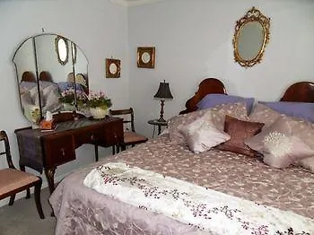 Dorchester House Bed and Breakfast Niagara Falls