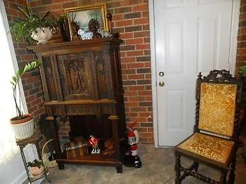 Dorchester House Bed and Breakfast Niagara Falls