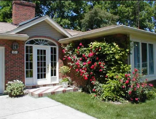 Dorchester House Bed and Breakfast Niagara Falls