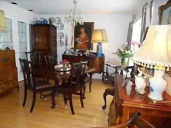 Dorchester House Bed & Breakfast Niagara Falls