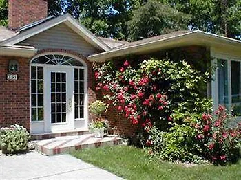 Dorchester House Bed & Breakfast Niagara Falls