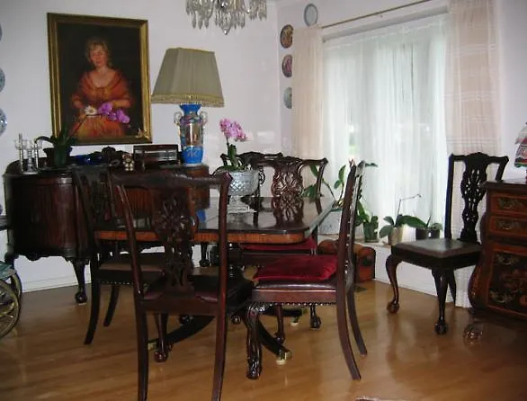 Dorchester House Bed & Breakfast Niagara Falls Canada
