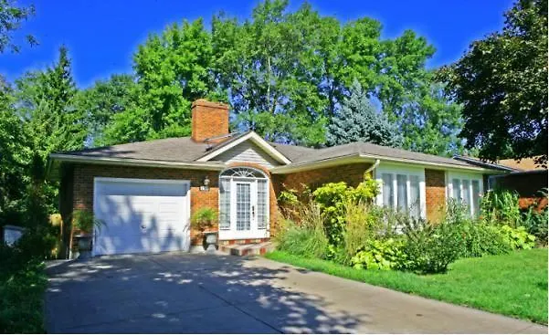 Dorchester House Bed & Breakfast Niagara Falls