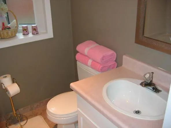 Dorchester House Bed & Breakfast Niagara Falls